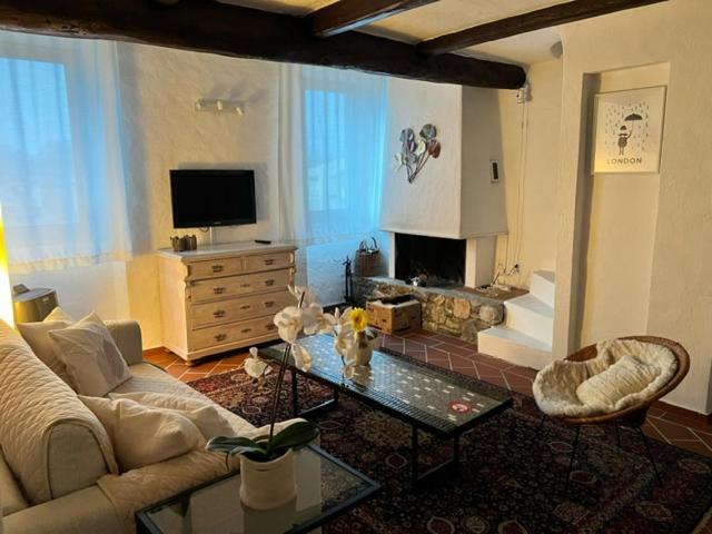 Caslano: 2.5 Zi-Dachwohnung Im Rustikalen-Modernen Stil Esterno foto